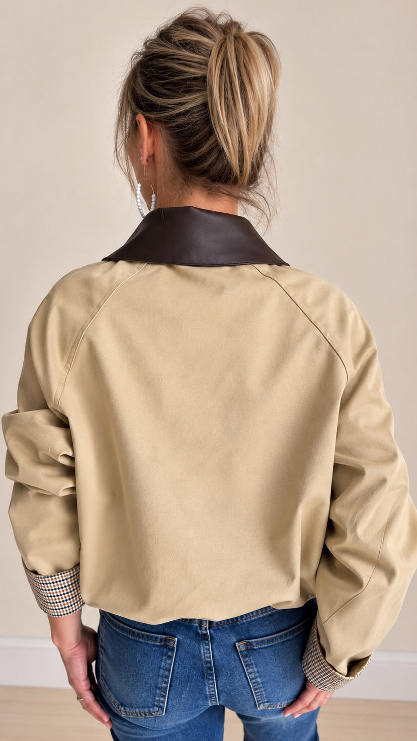 Bomber beige avec col chocolat et détails carreaux