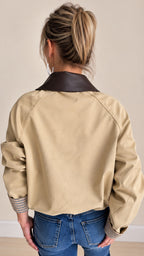 Bomber beige avec col chocolat et détails carreaux