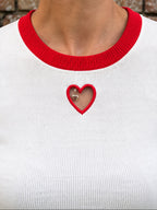 Pull fin blanc à cœur rouge – Le Coup de Cœur