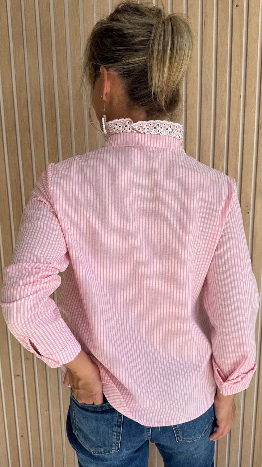 Chemise romantique rayée rose à broderie anglaise