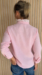 Chemise romantique rayée rose à broderie anglaise