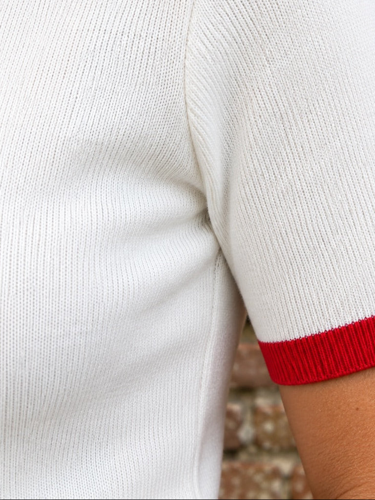 Pull fin blanc à cœur rouge – Le Coup de Cœur