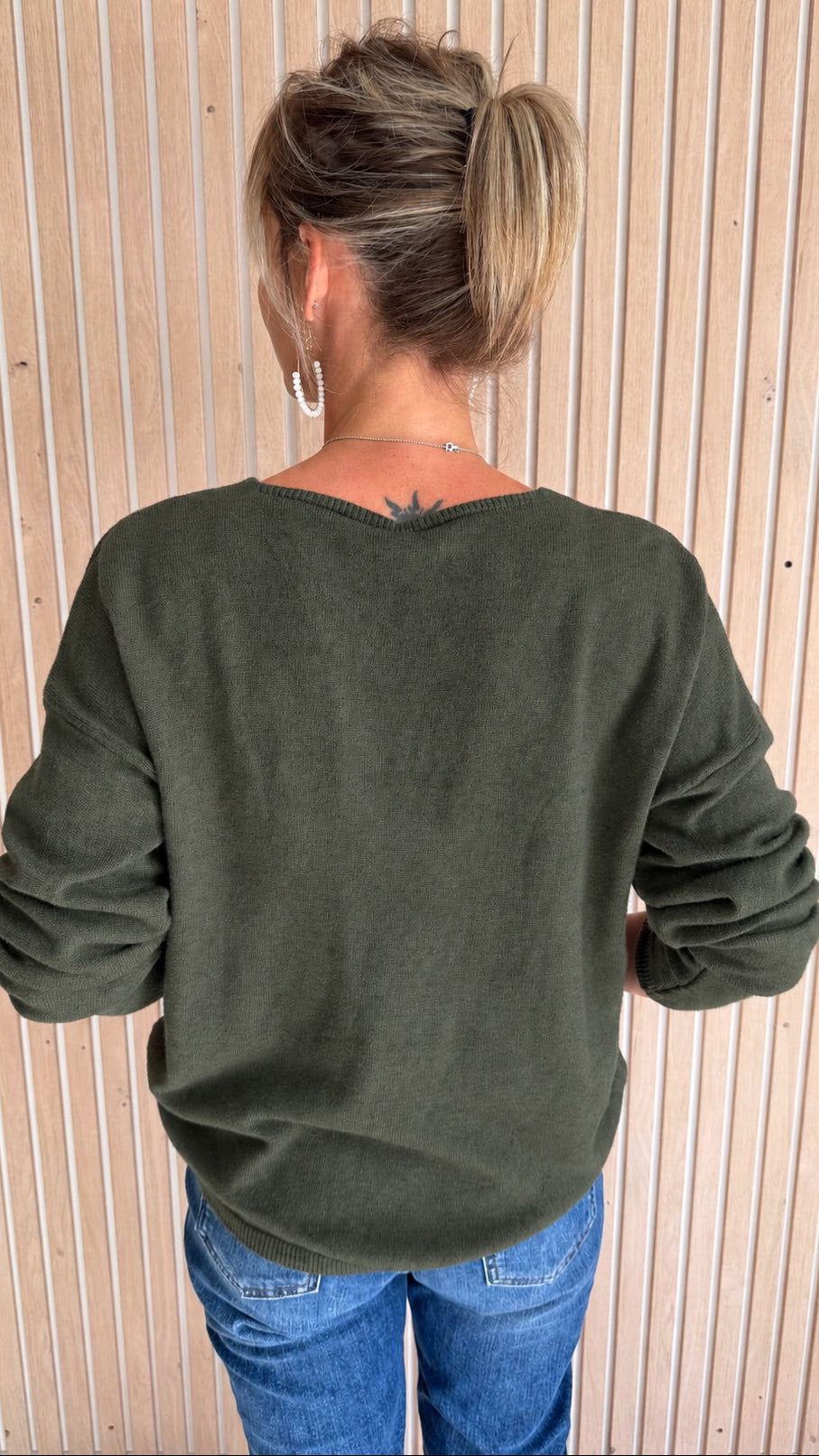 Pull kaki col V "Bohème"