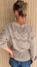 Pull taupe en maille ajourée