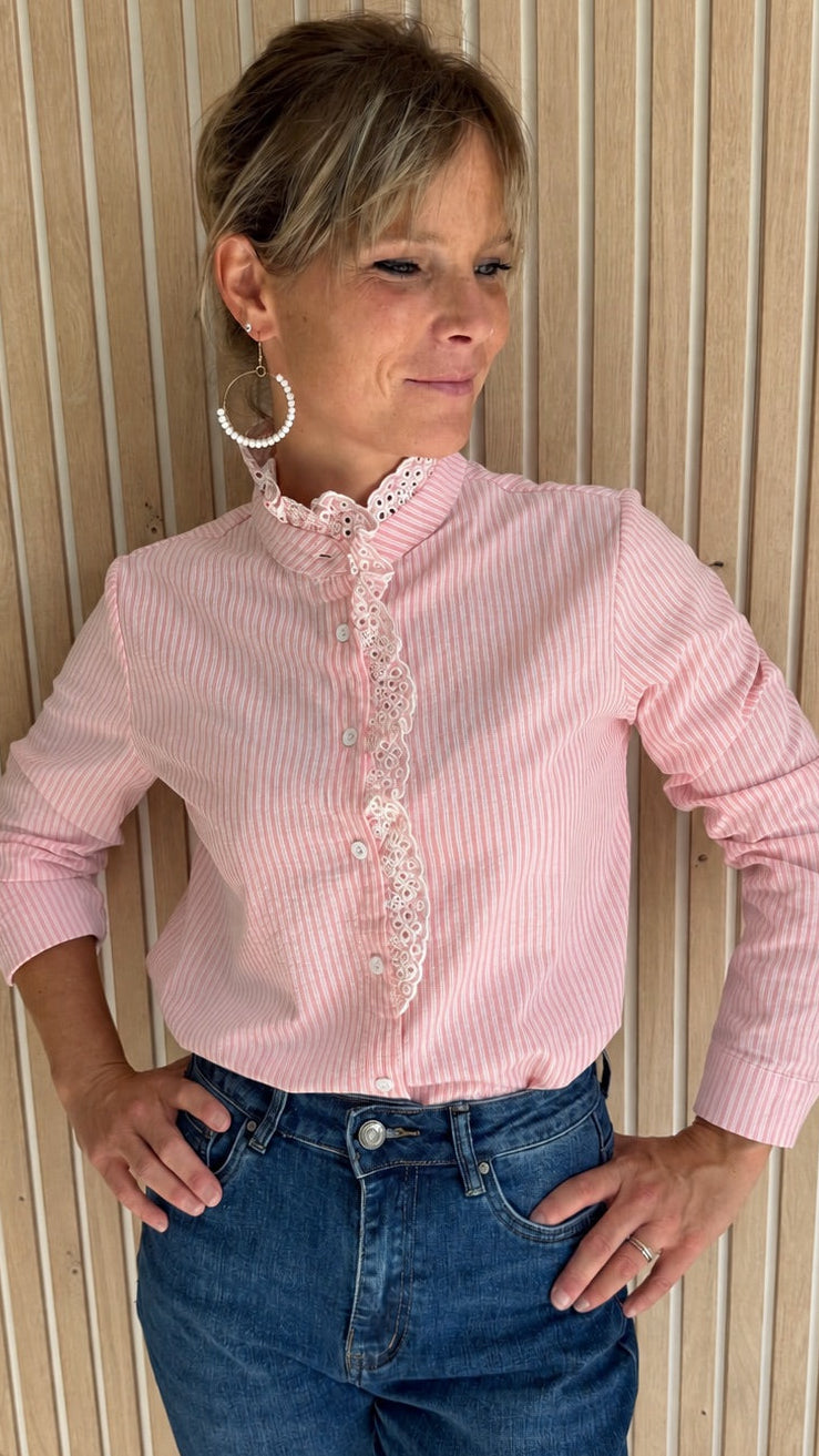 Chemise romantique rayée rose à broderie anglaise