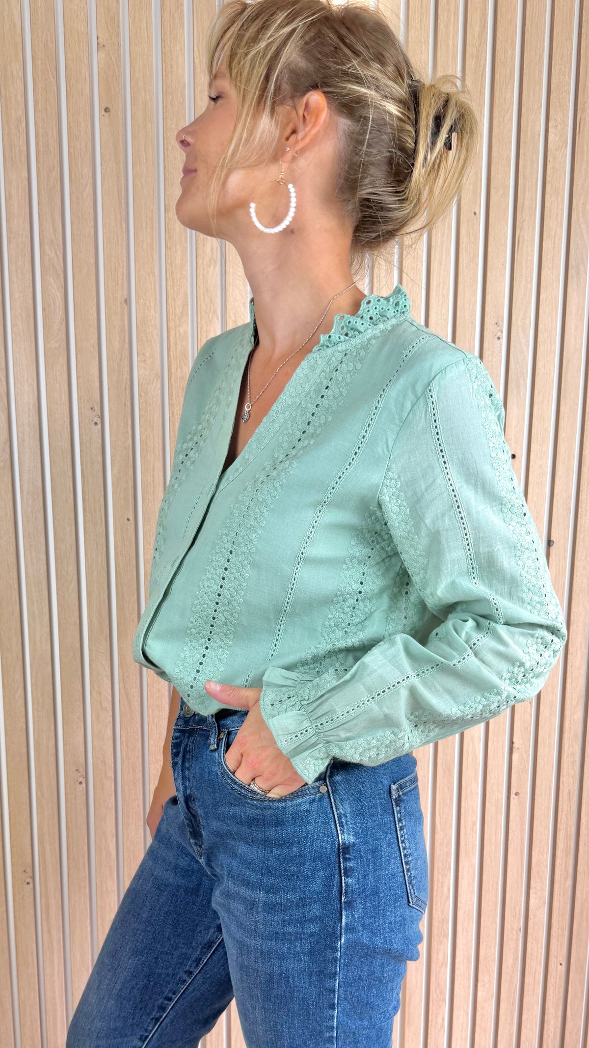 Chemise brodée vert d'eau esprit bohème 100% coton