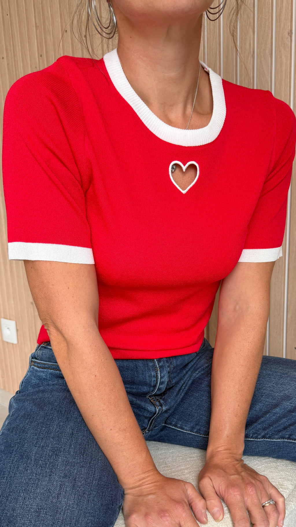 Pull rouge à cœur blanc – Le Coup de Coeur