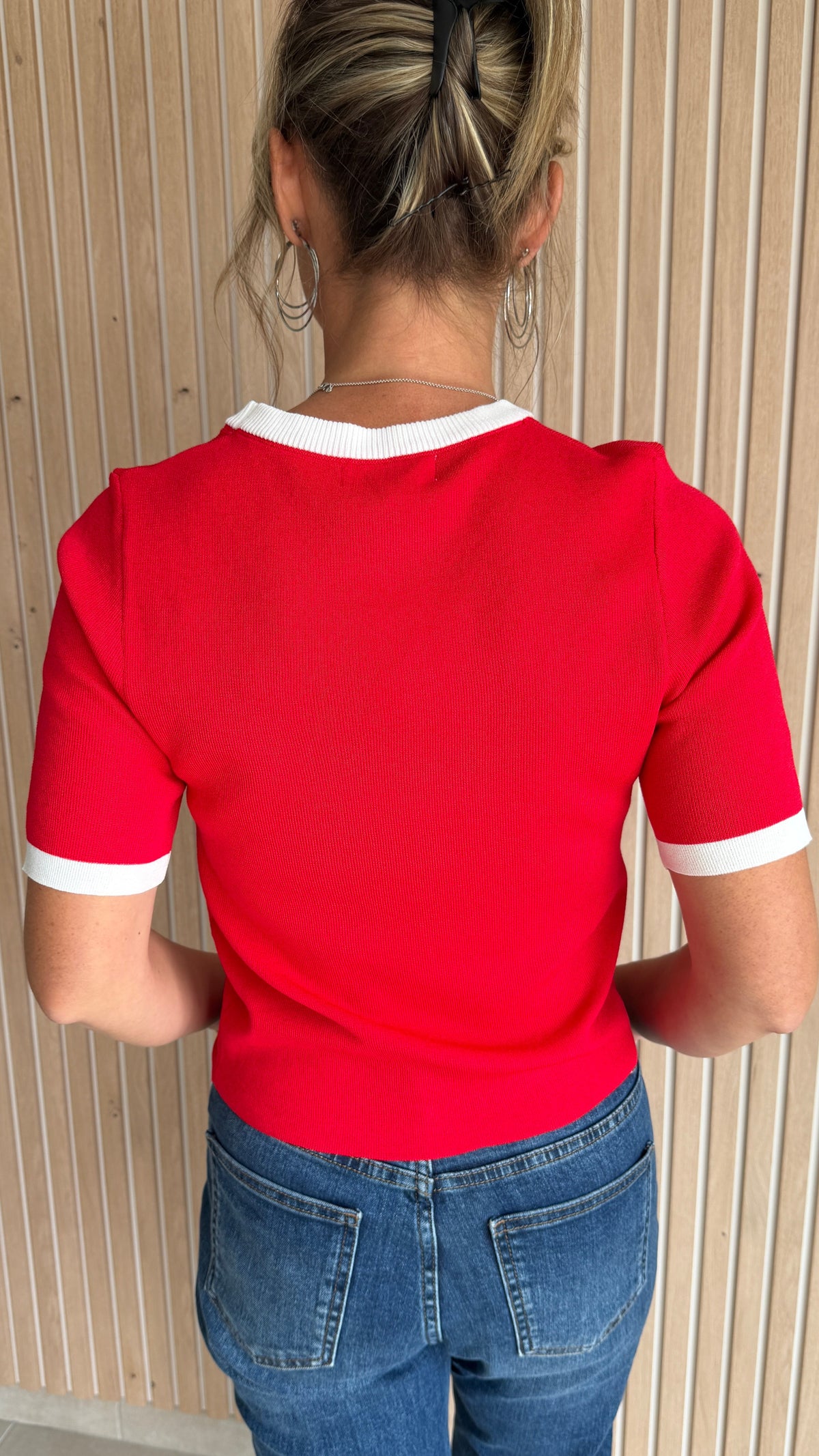 Pull rouge à cœur blanc – Le Coup de Coeur