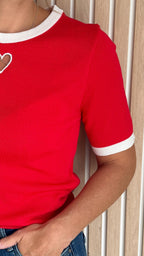 Pull rouge à cœur blanc – Le Coup de Coeur