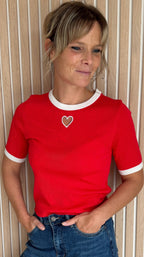 Pull rouge à cœur blanc – Le Coup de Coeur