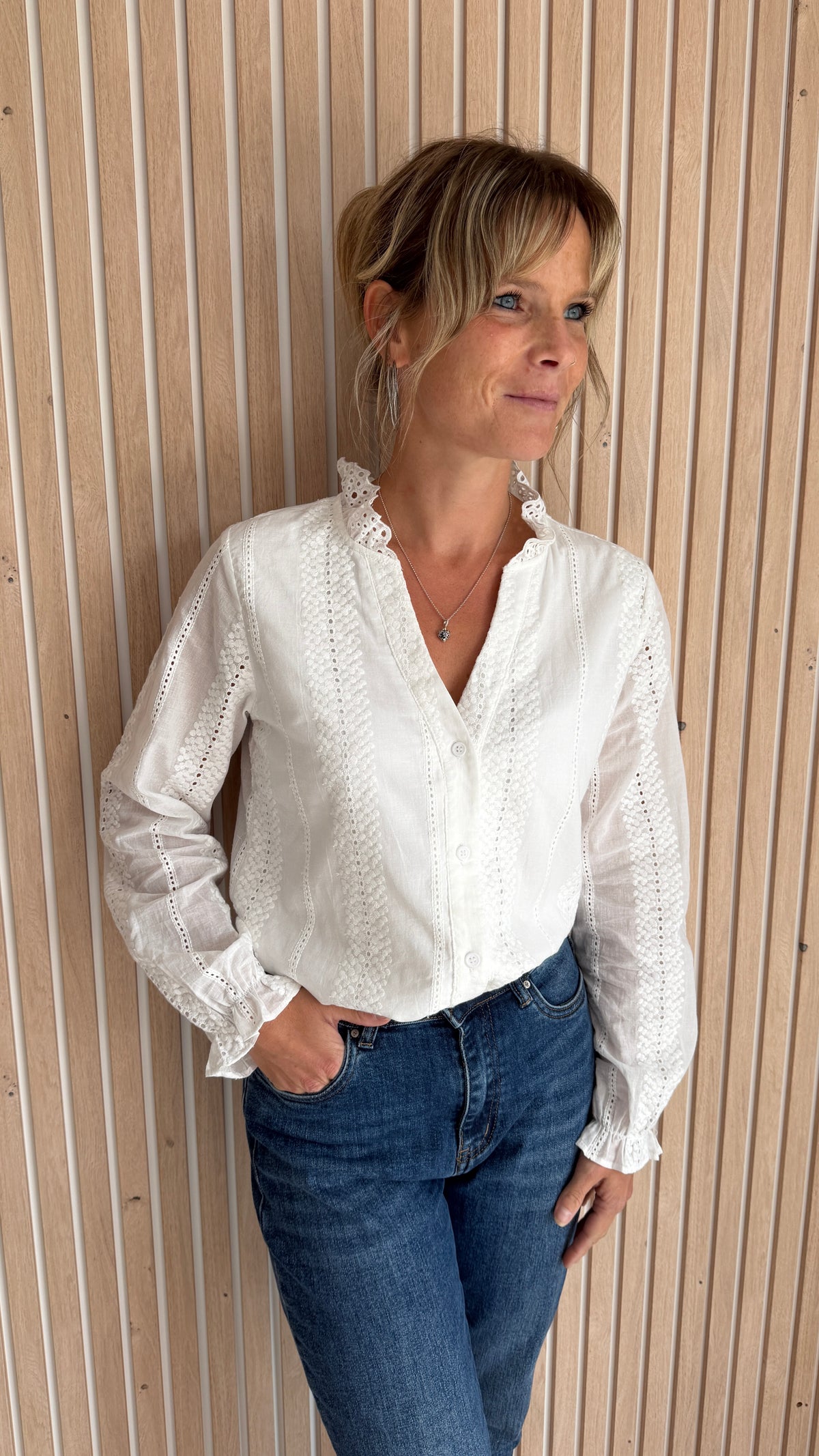 Chemise brodée blanc esprit bohème