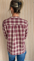 Chemise bohème bordeaux à carreaux et dentelle écrue