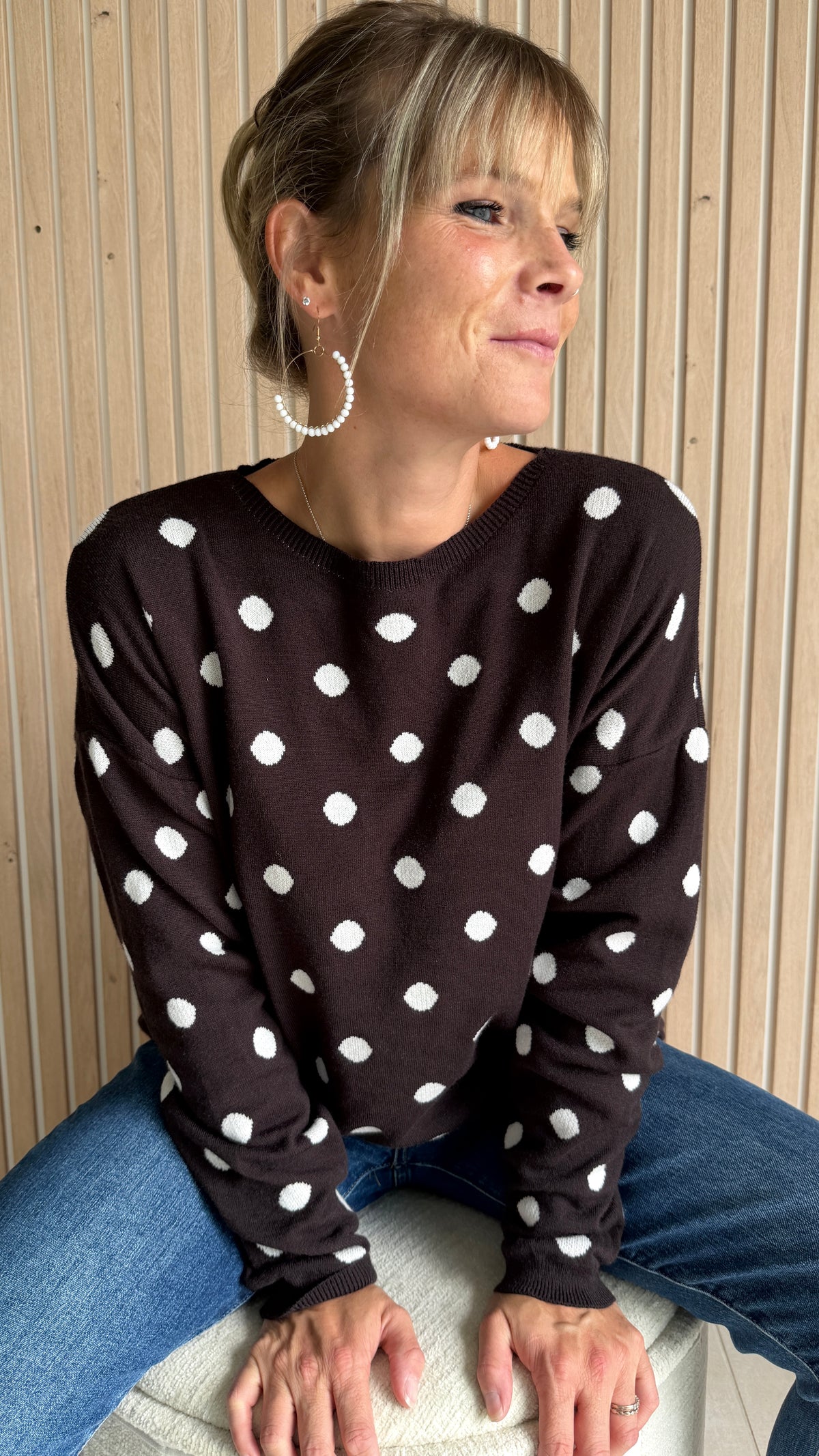 Pull brun à pois