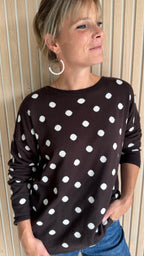 Pull brun à pois