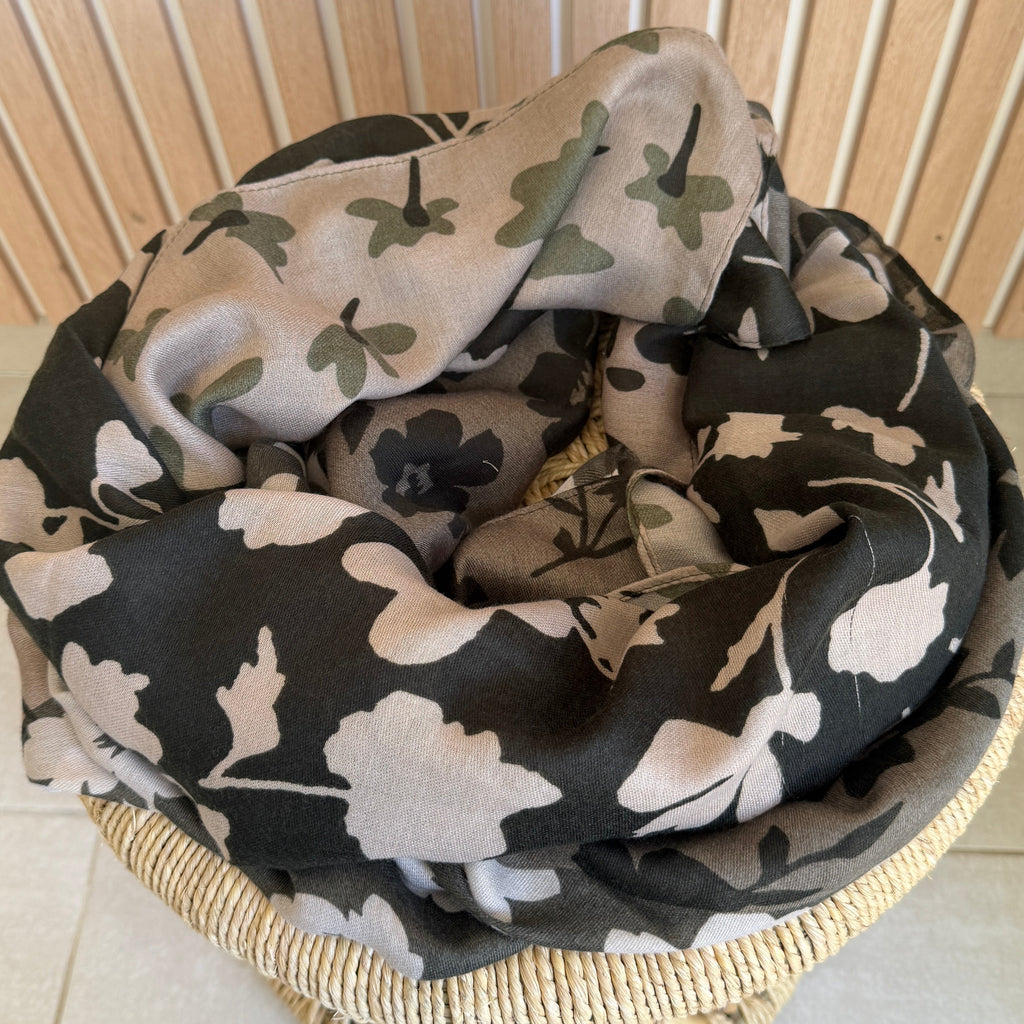 Écharpe florale patchwork taupe, kaki & noir