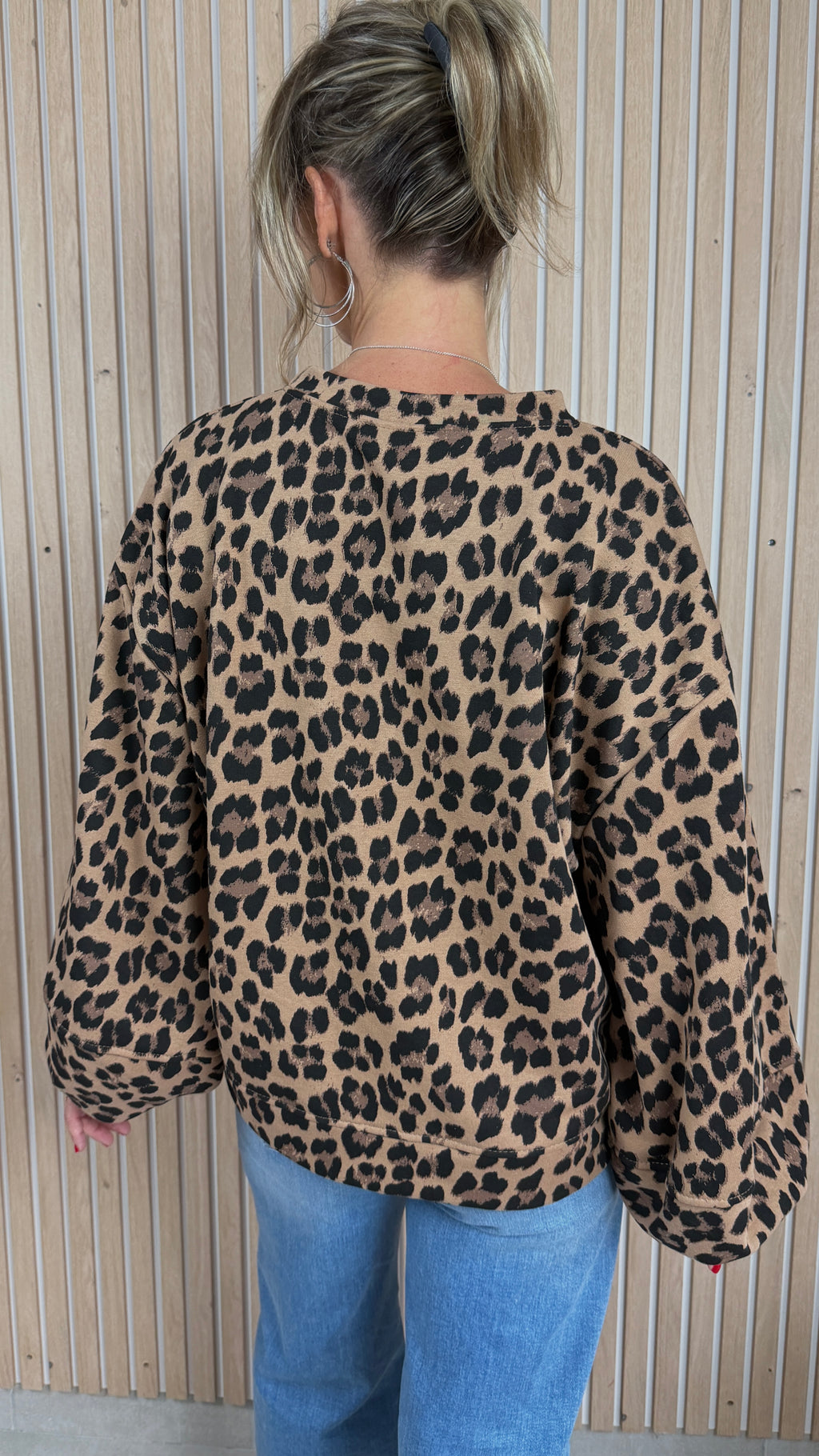 Sweat oversize léopard camel et noir
