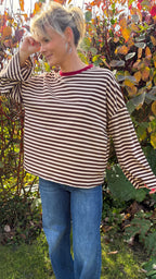 Marinière oversize chocolat et écru – Col bordeaux