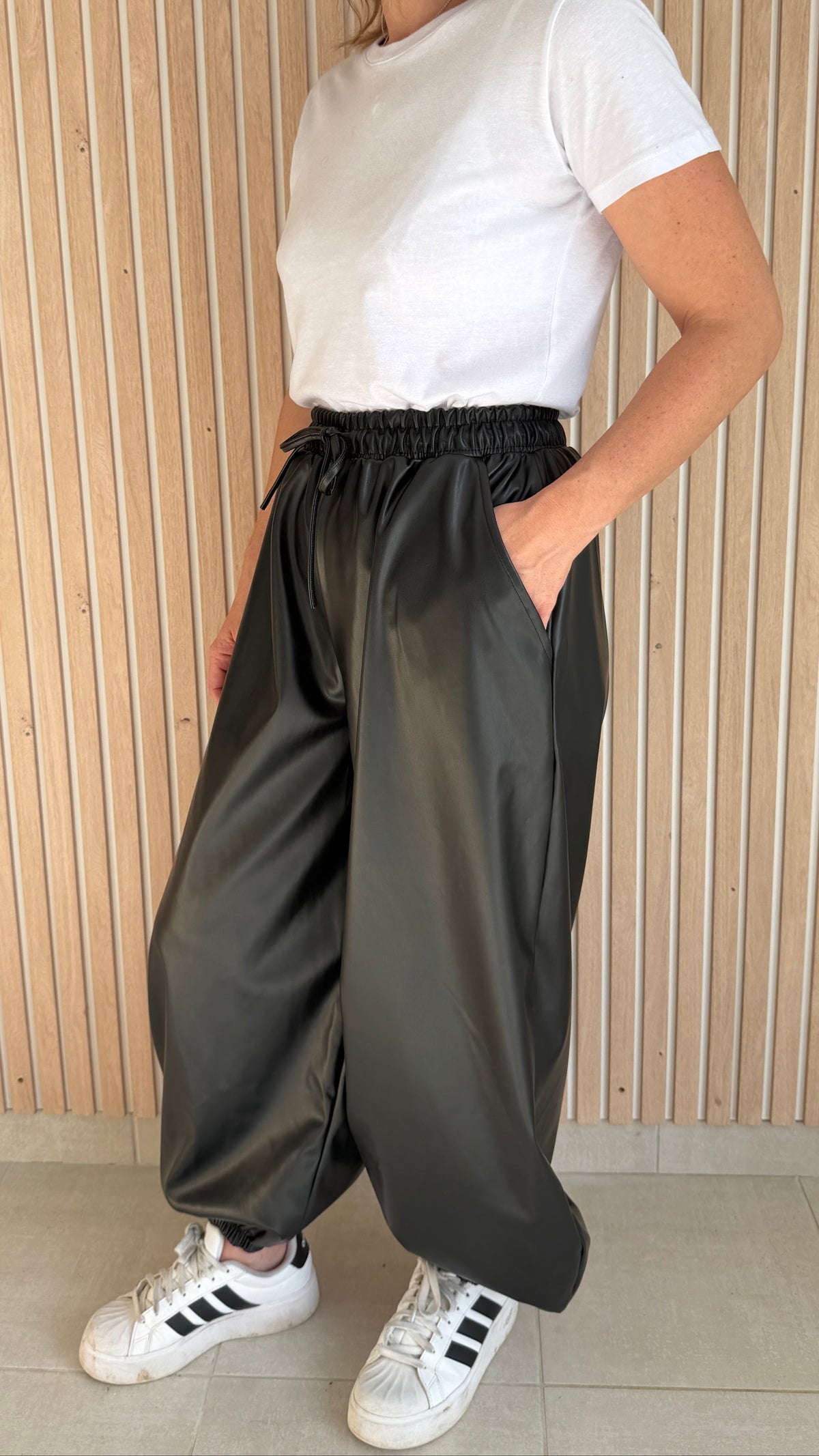 Pantalon ZOÉ – Noir effet cuir