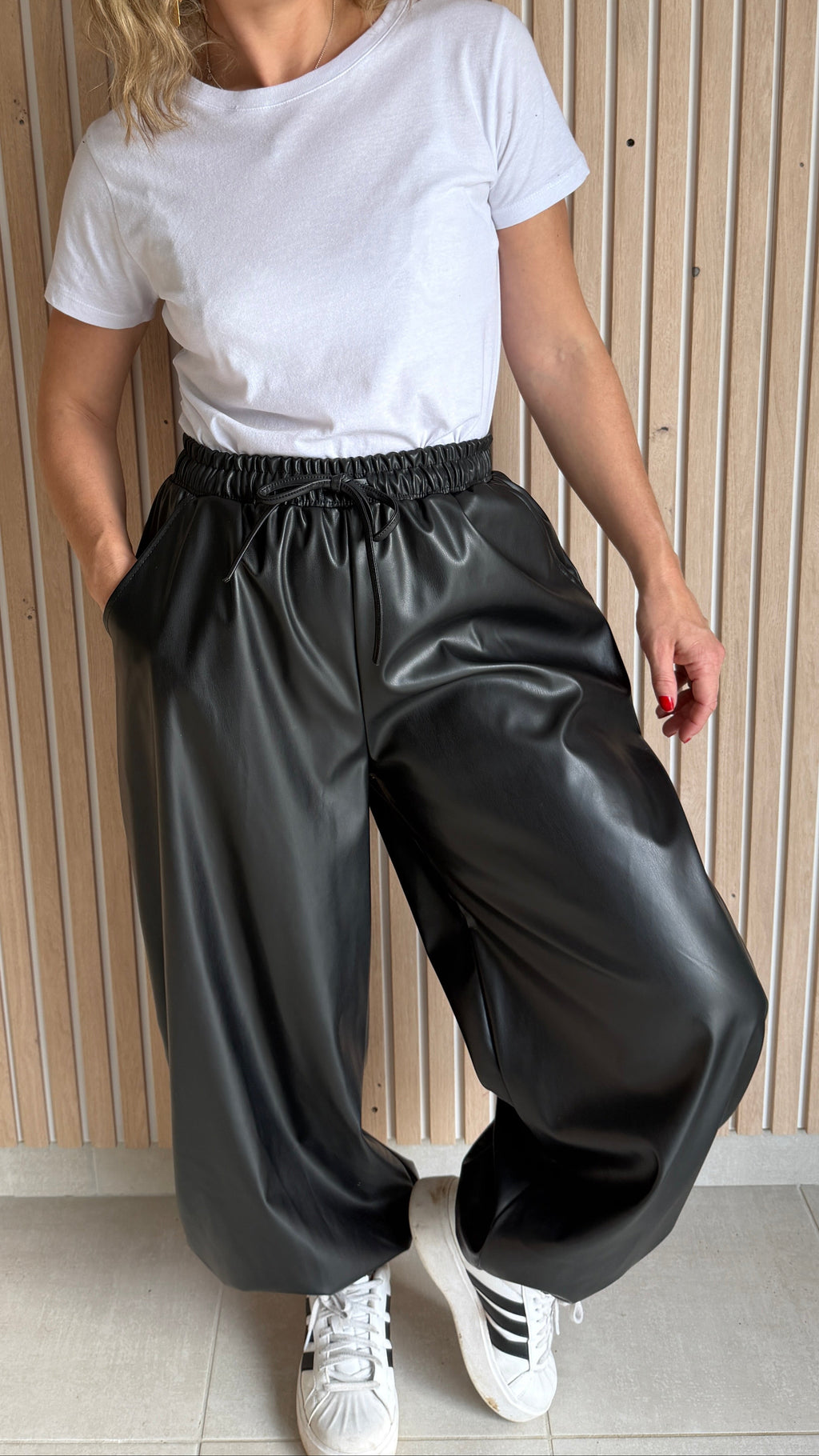 Pantalon ZOÉ – Noir effet cuir