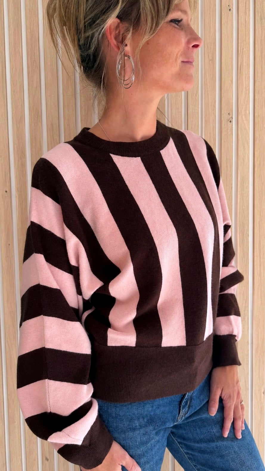 Pull rayé chocolat et rose poudré