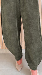 Pantalon barrel velours vert olive